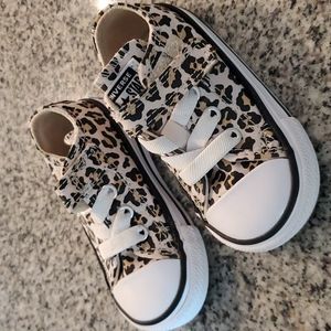 Baby leopard print converse size 4